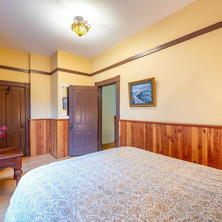 Victoria Falls House Inn ネルソン エクステリア 写真